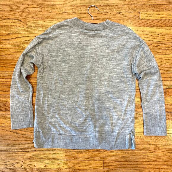 Banana Republic Gray V-Neck 100% Merino Wool Sweater Women’s Sz M EUC - Picture 2 of 9